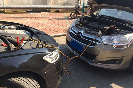 24小时汽车修理厂电话 救援拖车需要多少钱北京汽车救援现场维修